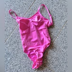 Skims bodysuit pink